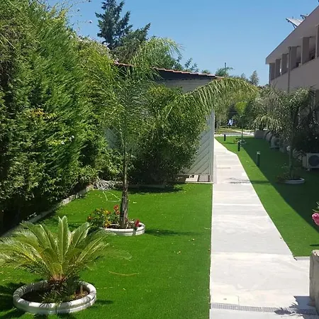 Ξενοδοχείο με διαμερίσματα Palm Village Villasimius