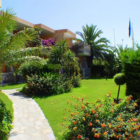 Ξενοδοχείο με διαμερίσματα Palm Village 3*