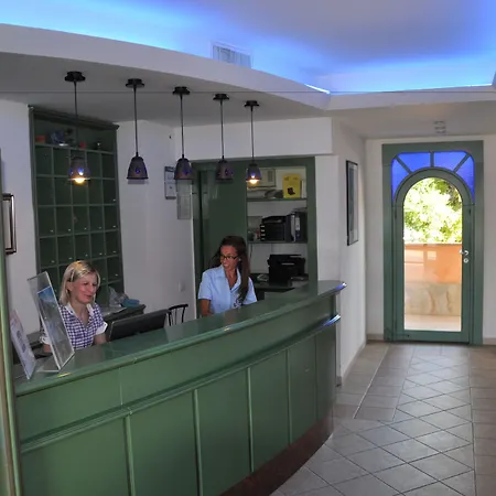 Ξενοδοχείο με διαμερίσματα Palm Village