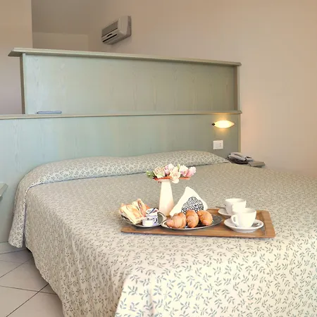 Ξενοδοχείο με διαμερίσματα Palm Village