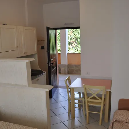 Ξενοδοχείο με διαμερίσματα Palm Village Villasimius