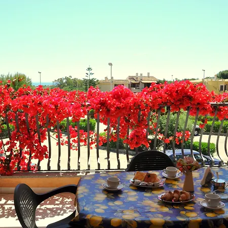 Ξενοδοχείο με διαμερίσματα Palm Village Villasimius