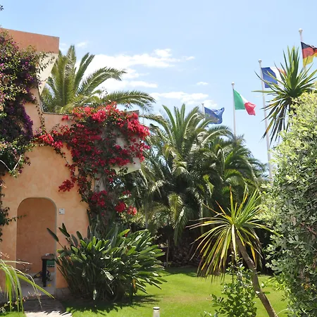 Ξενοδοχείο με διαμερίσματα Palm Village Villasimius