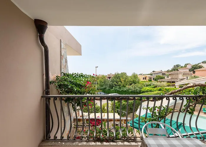 מלון דירות Palm Village 3*