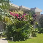 Palm Village מלון דירות
