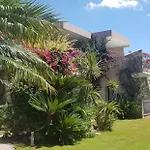 מלון דירות Palm Village