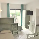 Palm Village מלון דירות