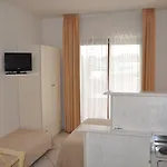 Palm Village 3*