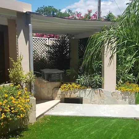 מלון דירות Palm Village 3*