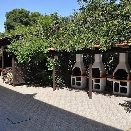 Palm Village מלון דירות 3*