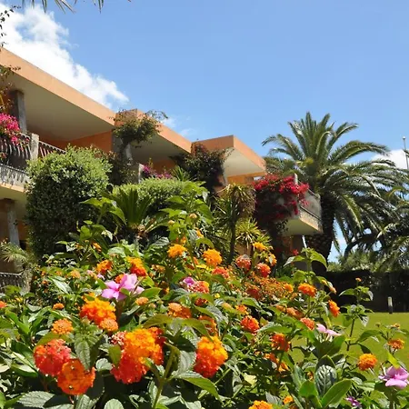 Palm Village מלון דירות 3*